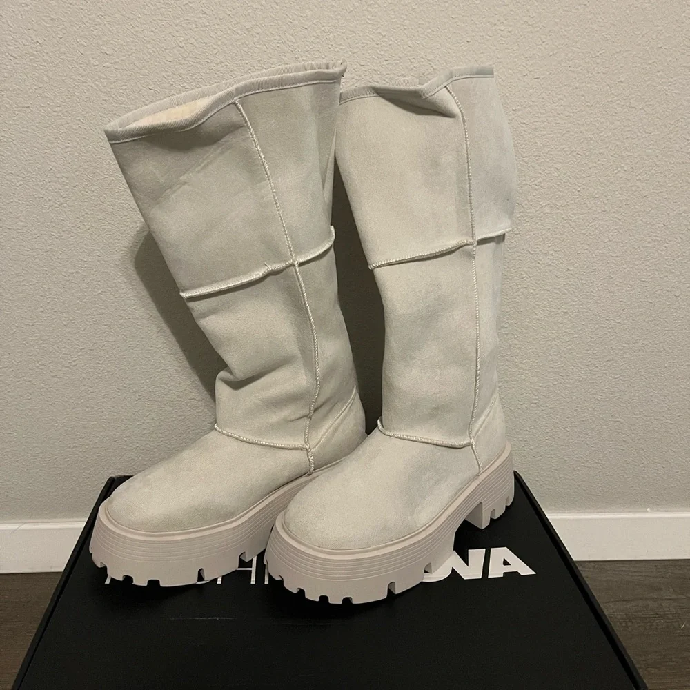 Fashion Nova White Winter Rain Boots with Chunky Sole - Picture 3 of 5